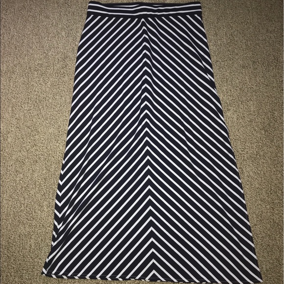 The Limited Dresses & Skirts - The Limited Chevron Print Maxi Skirt